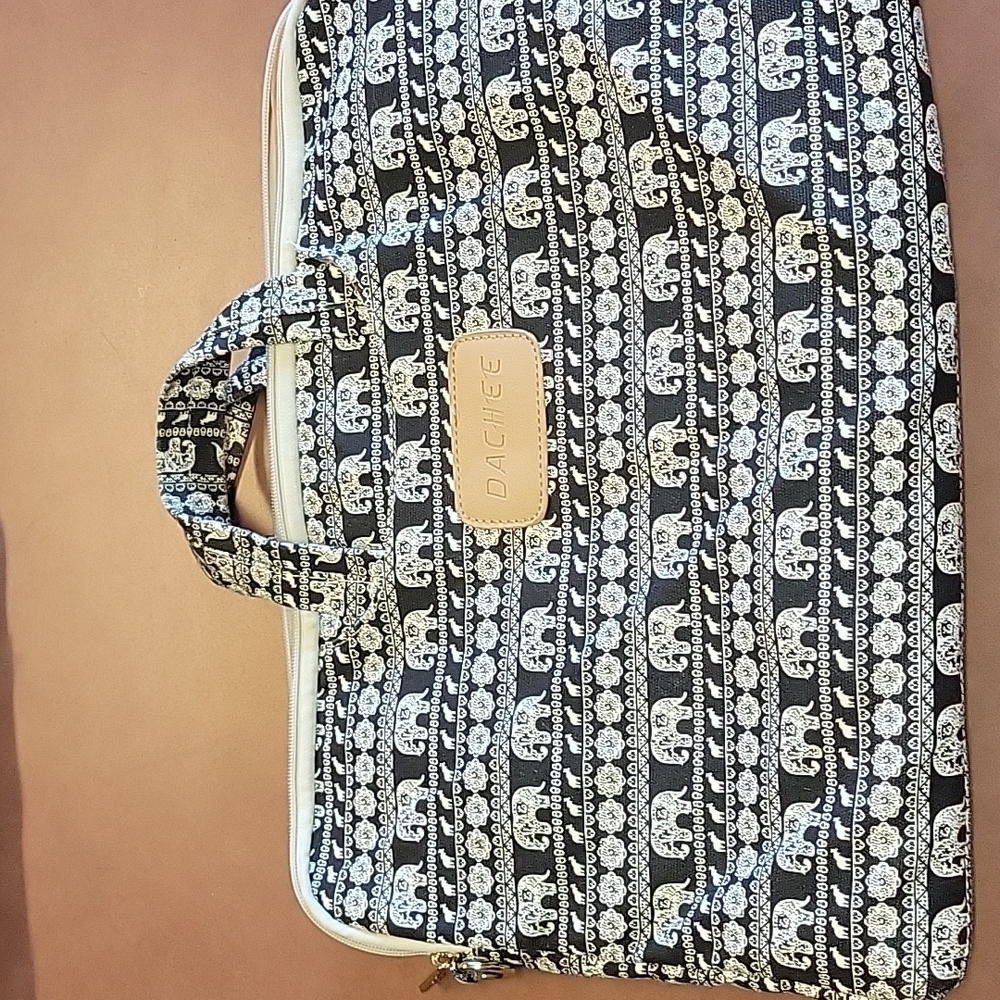 EUC Dachee lap top bag